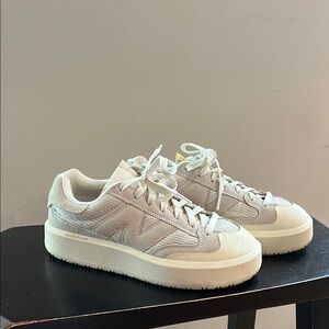 New Balance Women's Light Gray Sneakers